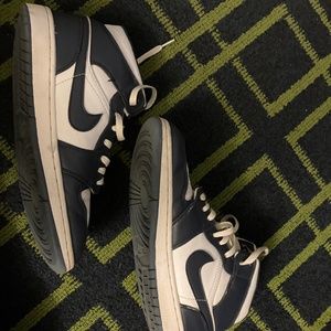 Jordan 1 Mid Am